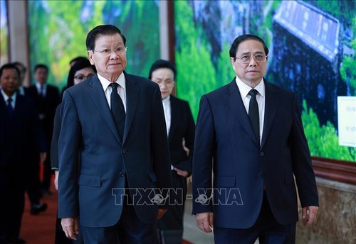 Premierminister Pham Minh Chinh Trifft Den Laotischen Partei Und