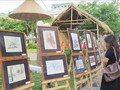 Pameran “Keindahan Pusaka Ibu Kota Kuno Hue dalam Puisi dan Lukisan”.