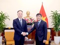 越南外交部常务副部长阮明武同中国外交部部长助理农融举行会谈