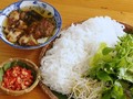 Bihun Daging Panggang dengan Tusuk Bambu