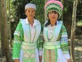 白モン族の女性の独特な衣装