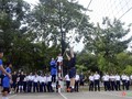 韩国海军“闲山岛”号训练舰与越南海军125旅官兵举行体育友谊赛