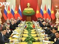 越共中央总书记阮富仲与俄罗斯总统普京举行会谈