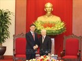 Sekjen KS PKV Nguyen Phu Trong Terima Sekretaris Komite Partai Daerah Otonomi Guangxi Zhuang, Tiongkok