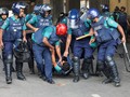 Sekitar 100 Orang Tewas Akibat Huru-Hara, Bangladesh Mengenakan Jam Malam