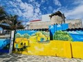 Coloridos murales del pueblo pesquero de Nhon Ly