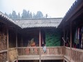 Глинобитные дома народности Монг в уезде Симакай провинции Лаокай