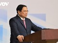 PM urges to make Vietnam a center of the global value chain
