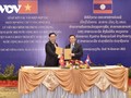 Vietnam und Laos verstärken den Austausch von Delegationen
