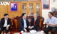 Ketua MN Vuong Dinh Hue Mengenangkan dan Membalas Budi Almarhum Ketua MN Nguyen Huu Tho