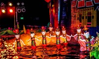 Memperkenalkan Wayang Air dan Festival Kembang Api Internasional Da Nang