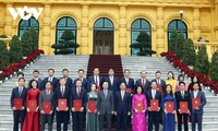 Presiden Vo Van Thuong Sampaikan Keputusan Pengangkatan para Duta Besar dan Kepala Kantor Perwakilan