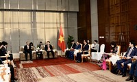 Ketua MN Vuong Dinh Hue Terima para Pemimpin Perusahaan Tiongkok di Yunnan