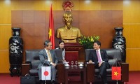 Menteri Industri dan Perdagangan Vietnam melakukan temu kerja dengan Duta Besar Luar Biasa dan Berkuasa Penuh Jepang yang baru