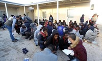 Libia menyelamatkan ratusan migran ilegal