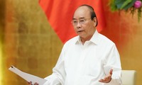 PM Nguyen Xuan Phuc memimpin sidang untuk membahas solusi mendorong pengucuran modal investasi publik