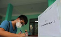 Kota Ha Noi melakukan tes Covid-19 terhadap semua warga yang pulang kembali dari Kota Da Nang setelah 16 Juli