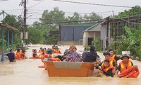 Mengungsikan warga ke tempat aman, mengurangi kerugian akibat bencana alam