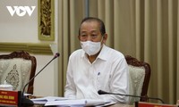 Deputi PM Truong Hoa Binh Minta Kota Ho Chi Minh untuk Gigih Cegah dan Tanggulangi Wabah, Segera Kendalikan Penyebaran 