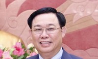 Koran Laos: Kunjungan Ketua MN Vuong Dinh Hue Tunjukkan Rasa Hormat dan Kepercayaan Politik yang Istimewa Partai dan Negara Vietnam