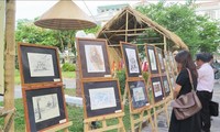 Pameran “Keindahan Pusaka Ibu Kota Kuno Hue dalam Puisi dan Lukisan”.