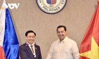 Ketua MN Vuong Dinh Hue Adakan Pembicaraan dengan Ketua Majelis Rendah Filipina