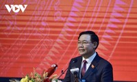 Ketua MN Vuong Dinh Hue: Jangan Biarkan Ada yang Tertinggal pada Hari Raya Tet