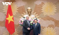 Ketua MN Vietnam, Vuong Dinh Hue Terima Delegasi Legislator AS
