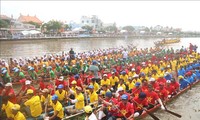 Lomba Perahu Ngo untuk Menyambut Festival Ok Om Bok Berlangsung dengan Bergelora di Provinsi Tra Vinh dan Soc Trang