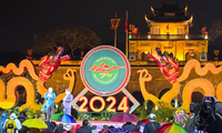 Hari Sajak Vietnam 2024: Malam Sajak “Simfoni Tanah Air” Muliakan Para Penyair Bangsa