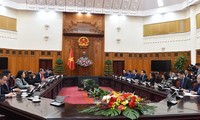 Deputi PM Vietnam, Tran Luu Quang Terima Menteri Kedua Industri dan Perdagangan Singapura