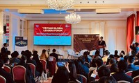 Pembukaan Forum Orang Vietnam yang Berpengaruh Tahun 2024  di Paris