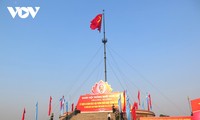 Upacara Bendera “Penyatuan Tanah Air” di Dua Tepian Sungai Hien Luong – Ben Hai