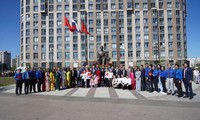 Memperingati dengan Khidmat HUT ke-134 Presiden Ho Chi Minh di Rusia