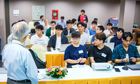Banyak Ilmuwan di Dunia Hadiri Program Sekolah Vietnam tentang Ilmu Fisika