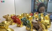 Mice-shaped ceramic products go on sale in Bat Trang Village