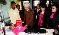 Líder político de Vietnam visita hospitales en Día nacional del Médico 