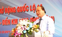 Prosiguen ampliación de la Ruta Nacional 1A en Binh Dinh 