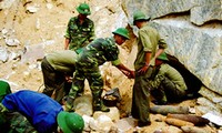 Vietnam prosigue el desminado con ayuda mundial