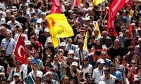 Olas de manifestación en Turquía tiende a extenderse