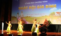 Múltiples actividades para celebrar el Día de la Familia vietnamita 2013