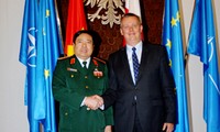 Vietnam fomenta la cooperación militar con Polonia