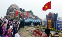 Resalta actividad de saludo a bandera nacional en extremo este de Vietnam