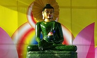 Llega a provincia de Soc Trang estatua de Buda de jade para la Paz Universal