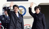 Primer ministro nipón inicia visita de trabajo en Vietnam