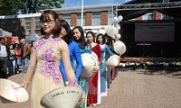 Resaltan imágenes culturales de Vietnam en festival primaveral en Bélgica