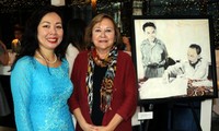 Presentan libros y pinturas del presidente Ho Chi Minh en Canadá