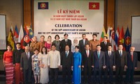 Primer ministro de Vietnam preside la ceremonia conmemorativa de los 50 años de la Asean