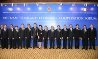 Primer ministro de Vietnam se reúne con dirigentes de empresas líderes de Tailandia