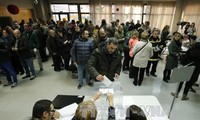 España aplica el escrutinio manual en las elecciones anticipadas locales